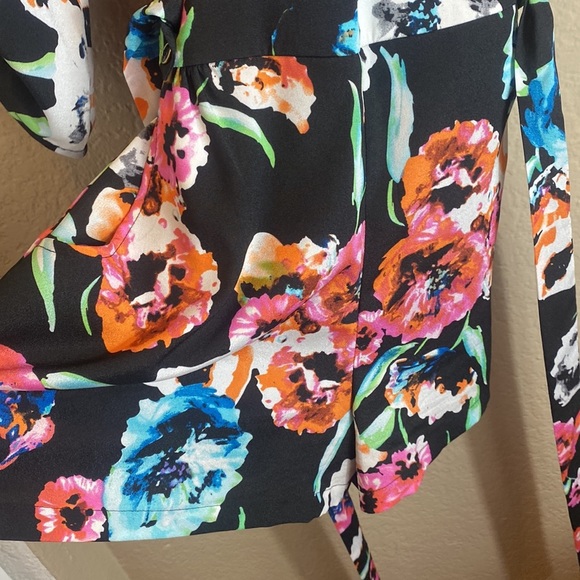 yumi Kim x revolve Liz romper black floral half sleeve w tab buttons v neck - Picture 15 of 16